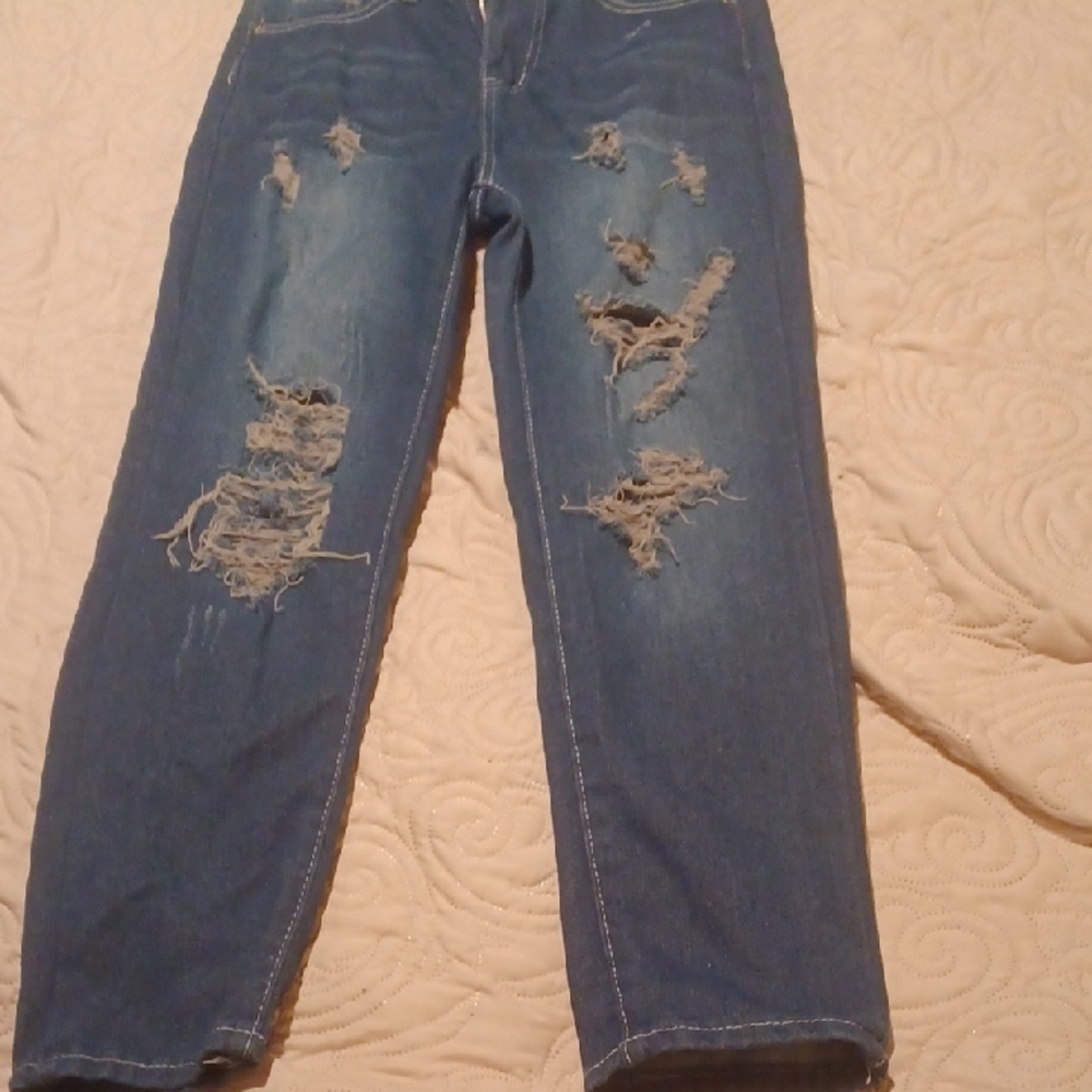 SHEIN Ripped Blue Ankle Jeans.